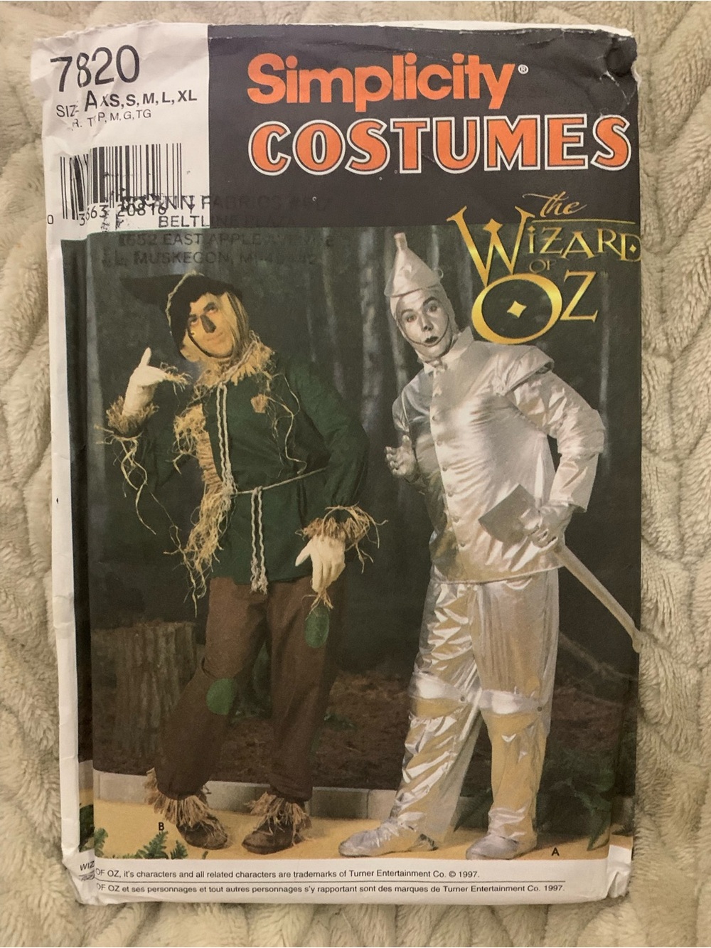 Simplicity Pattern for Adult Wizard of Oz Tin Man & Scarecrow.